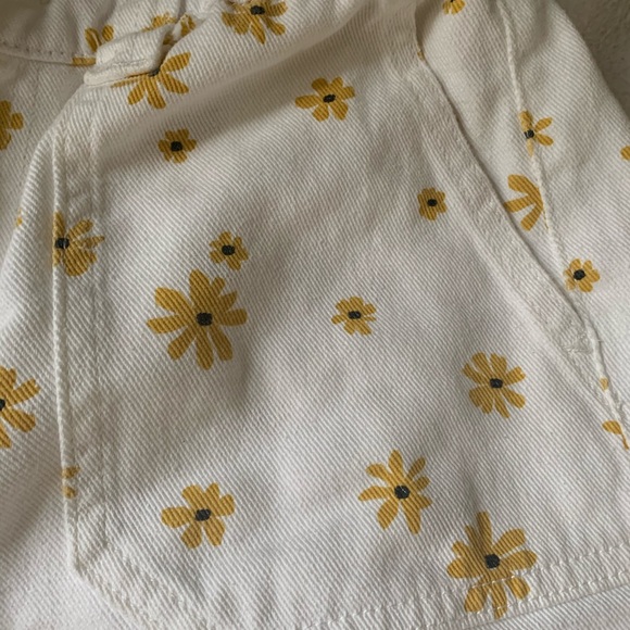 Pacsun Sunflower Shorts - Picture 4 of 4